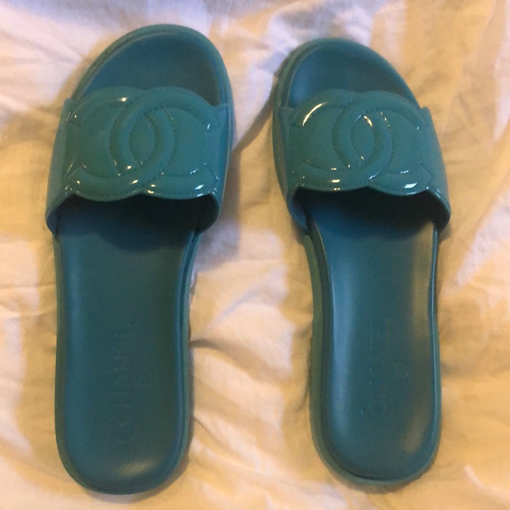 Chanel slides
